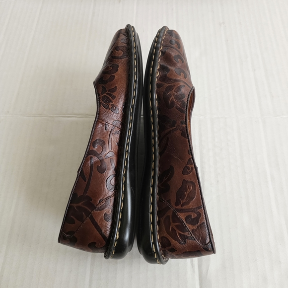 Born Brown Leather Flats Size 7.5 Tooled Embossed Floral Slip On Cushion Insoles - Picture 6 of 14